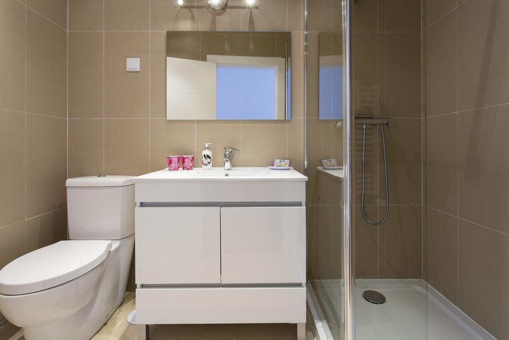 Joivy Joyful 2Br Apt With Terrace Nearby Sao Bento Palace Lisboa Rom bilde